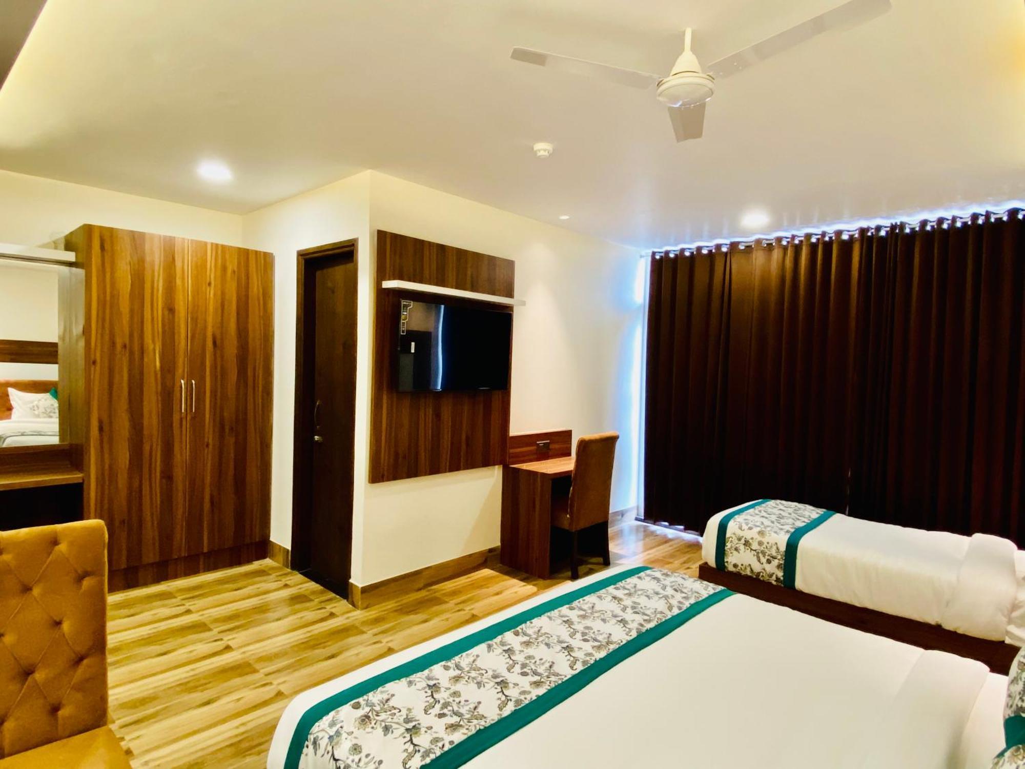 Hotel White And Restaurant 300 Mtr From Golden Temple アムリトサル エクステリア 写真