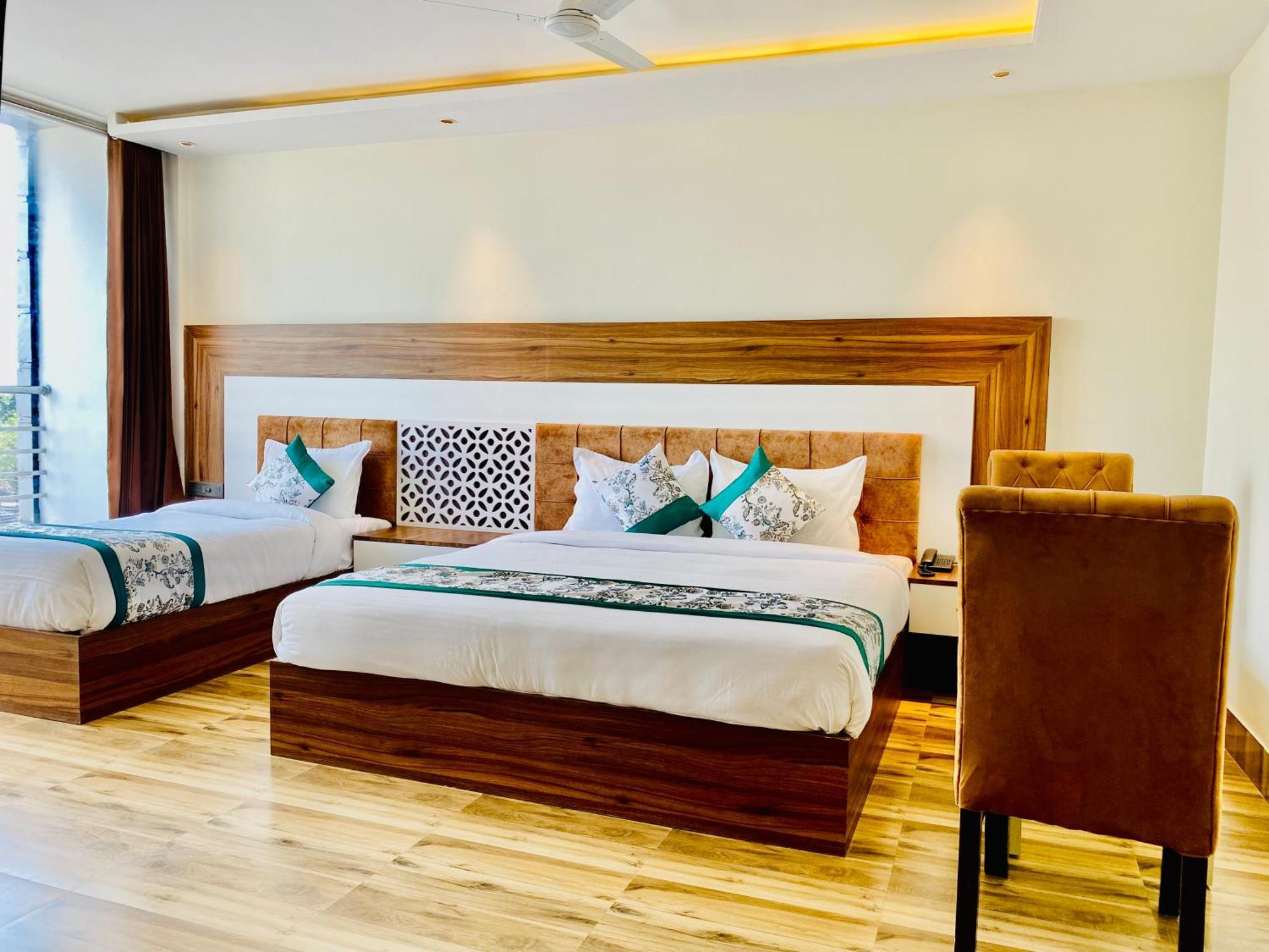 Hotel White And Restaurant 300 Mtr From Golden Temple アムリトサル エクステリア 写真